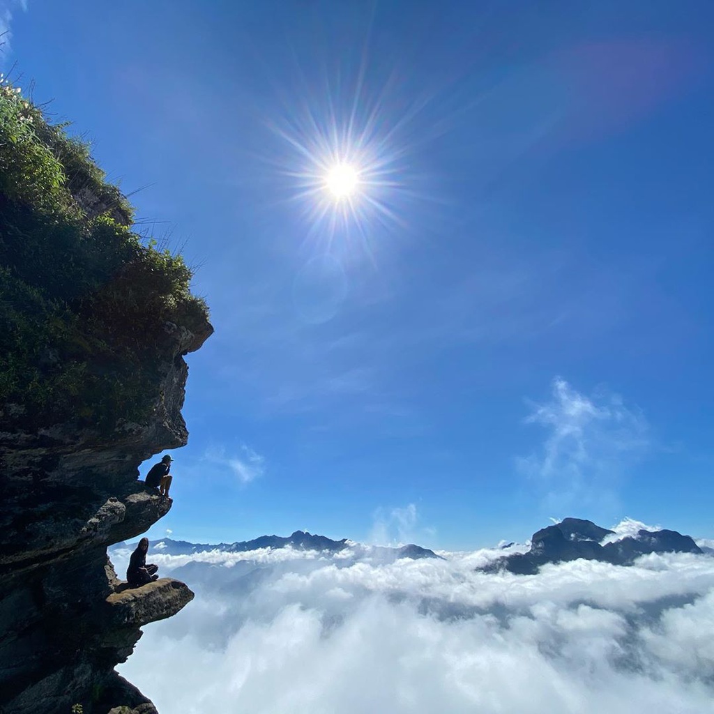Tọa độ săn mây trên mỏm đá giữa trời hot nhất Việt Nam Momda02